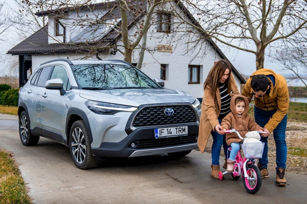 corolla cross familie
