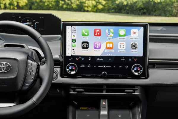 800_2026_bz4x_interior_008