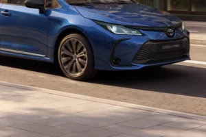 Fața Corolla Sedan cu farurile LED