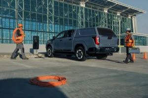 Hilux BEV la încărcare